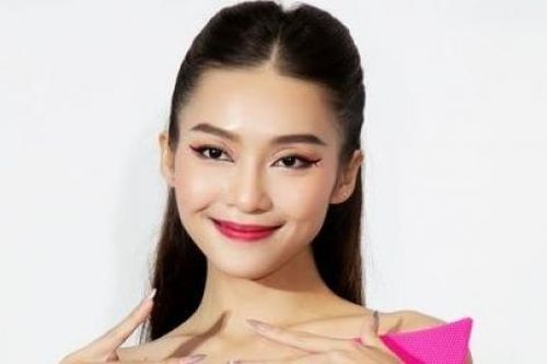 Diễn viên Khả Ngân đẹp bất chấp với gu thời trang sexy, cá tính