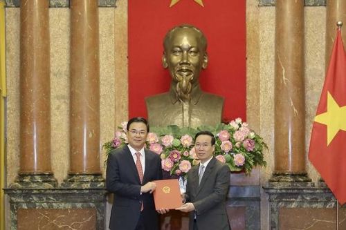 Chủ tịch nước trao quyết định bổ nhiệm Đại sứ Việt Nam tại Nhật Bản