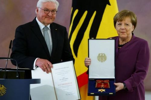 Cựu Thủ tướng Merkel được trao huân chương hàng đầu nước Đức