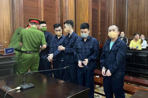 Rủ bạn đi đánh người vì nghi bị ngăn cản tình cảm