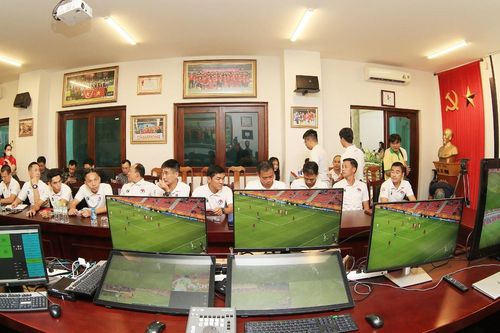 Trọng tài V-League sắp được thực hành công nghệ VAR