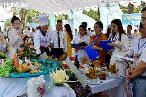 Sôi nổi Hội thi 'Đầu bếp giỏi – Tôn vinh ẩm thực Cửa Lò'
