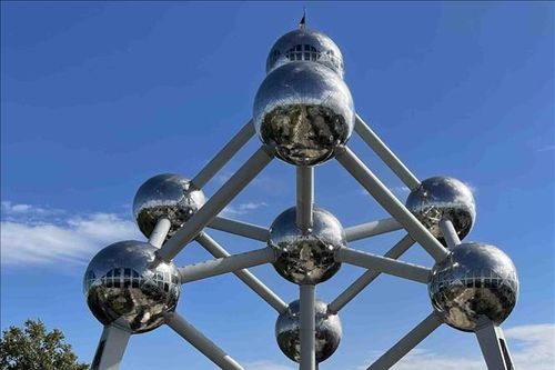 Tượng đài Atomium ở thủ đô Brussels (Bỉ) 'đón sinh nhật' lần thứ 65