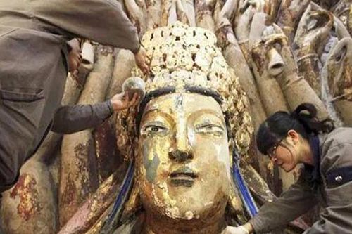 'Bảo vật' bên trong tượng Phật Bà Quan Âm 800 năm tuổi được tìm thấy nhờ một sự cố đặc biệt