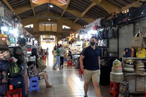 'Ngồi chơi' từ sáng đến chiều, tiểu thương bỏ sạp chợ