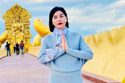 Bị nhận xét nhan sắc khác lạ do đụng chạm dao kéo, Cát Phượng lên tiếng đáp trả