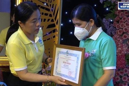 Chương trình 'Vẻ đẹp vầng trăng khuyết' tuyên dương 25 phụ nữ vượt khó tiêu biểu