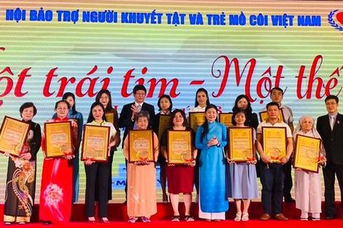 'Một trái tim - Một thế giới' dành tấm lòng cho người khuyết tật, trẻ mồ côi