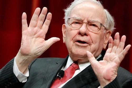 Warren Buffett gọi người mua xổ số, tiền ảo là 'ngốc'