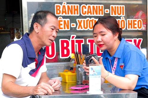 Tích cực tuyên truyền người dân thực hiện chuyển đổi số