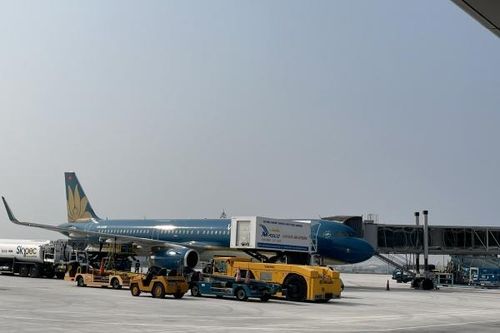 Khai thác dự án cải tạo, nâng cấp sân đỗ máy bay
