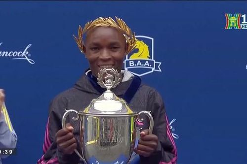 Evans Chebet vô địch giải Boston Marathon 2023