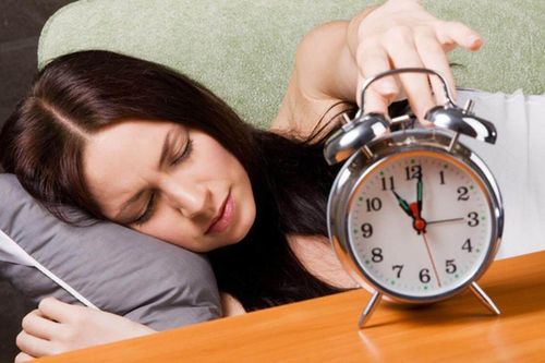Khi bị thiếu ngủ có nên ngủ bù?