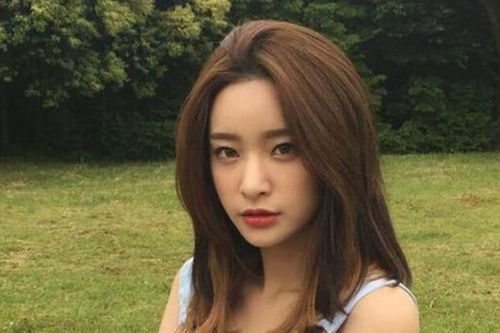 Những kiểu tóc mặc áo dài cho mặt dài tôn lên nét đẹp dịu dàng, duyên dáng
