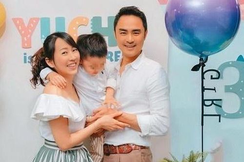 Minh Đạo lần đầu xuất hiện công khai cùng vợ