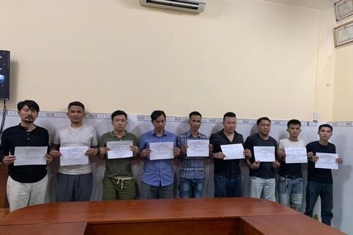 Tạm giữ nhóm cưỡng đoạt tài sản, giữ người trái pháp luật ở Bình Dương