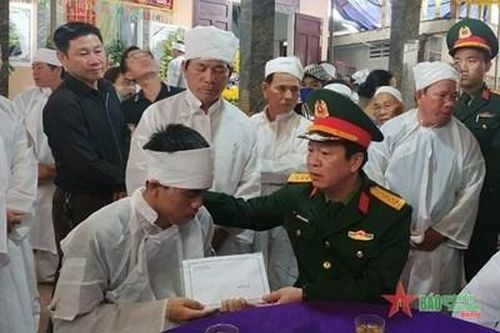 Gia đình chiến sĩ gặp khó vì bố mẹ đột ngột qua đời