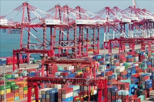 Kinh tế Trung Quốc tăng trưởng nhanh hơn dự báo