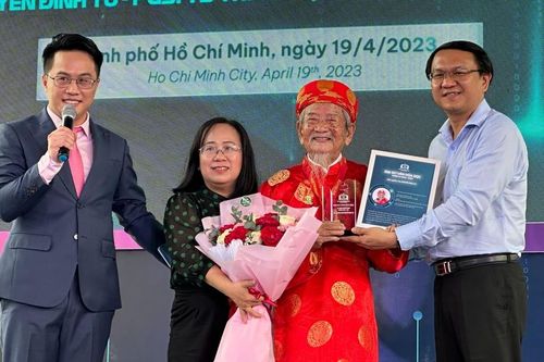 Đại sứ văn hóa đọc 103 tuổi Nguyễn Đình Tư mở màn Ngày Sách và Văn hóa đọc lần 2 tại TPHCM