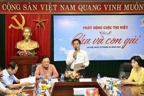 Tạp chí Gia đình Việt Nam phát động cuộc thi viết 'Cha và Con gái'