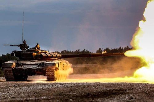 Xe tăng T-72 sống sót sau đòn tấn công trực diện của UAV