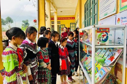 Mở sách bước ra thế giới