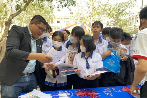 Chú trọng tư vấn, hướng nghiệp cho HS lớp 12