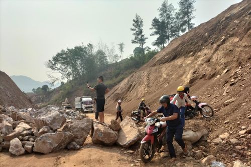 Cấm đường tránh ở Sơn La, nhiều chủ phương tiện phải quay đầu xe