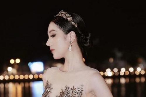 Nhan sắc gợi cảm và chiều cao nổi bật của bạn gái ca sĩ Hồ Quang Hiếu