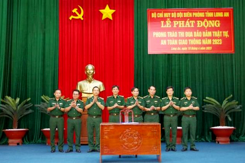 'Thượng tôn pháp luật để xây dựng văn hóa giao thông an toàn'