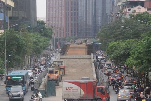 Cầu vượt chữ C tại Hà Nội tiếp tục lỡ hẹn, không thể thông xe dịp 30/4 như dự kiến