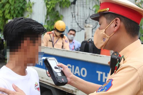 Thủ tướng: Nghiêm cấm việc can thiệp, 'xuê xoa', bỏ qua vi phạm giao thông