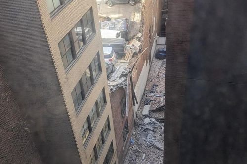 Mỹ: Sập bãi đỗ xe 4 tầng ở New York, 6 người thương vong