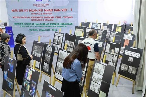 Giao lưu 'Nửa thế kỷ đoàn kết nhân dân Việt-Ý: Nhân vật và hình ảnh'