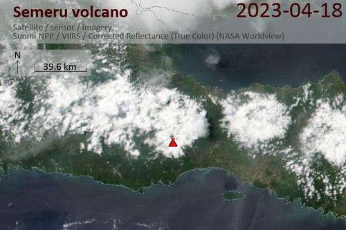 Núi lửa Semeru ở Indonesia phun trào, dung nham kéo dài 2km