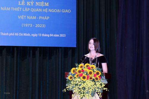 Triển lãm ảnh kỷ niệm 50 năm quan hệ ngoại giao Việt Nam-Pháp