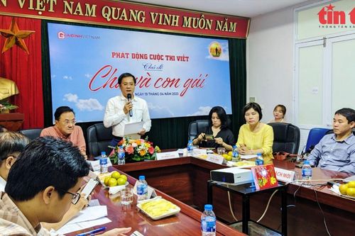 Tạp chí Gia đình Việt Nam phát động cuộc thi viết Cha và con gái