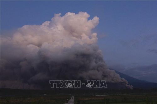 Núi lửa Semeru ở Indonesia phun trào