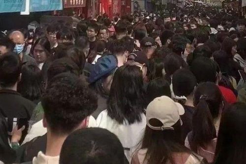 Chủ cửa hàng bán đến kiệt sức nhờ thứ 'đột nhiên hot', tiền ào ào vào túi