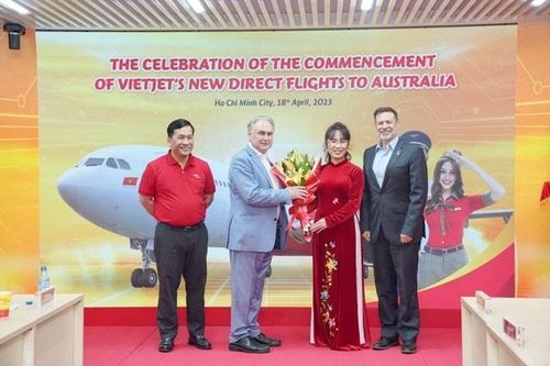 Australian Minister of Trade and Tourism congratulates Vietjet on its new direct routes connecting Vietnam and Australia