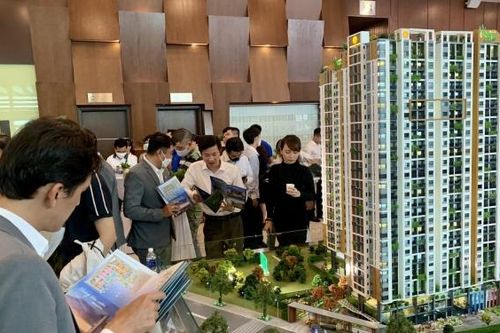 Cổ đông ngân hàng 'bất an' vì trái phiếu và bất động sản