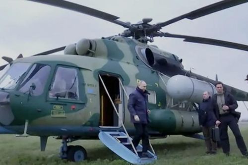 Tổng thống Nga thăm Kherson và Lugansk