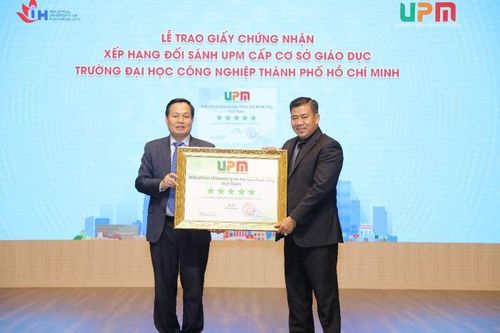 IUH: Lễ công bố quyết định, trao giấy chứng nhận đạt chuẩn kiểm định cấp cơ sở Giáo dục và xếp hạng đối sánh UPM