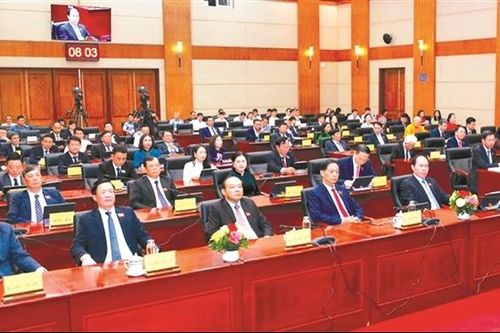 Khẩn trương triển khai các quyết sách