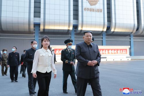 Ông Kim Jong-un ra lệnh sớm phóng vệ tinh do thám đầu tiên của Triều Tiên