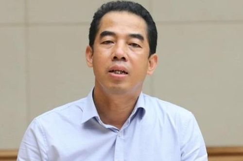 Trong túi quà vợ cựu Thứ trưởng Tô Anh Dũng nhận hộ chồng có gì?