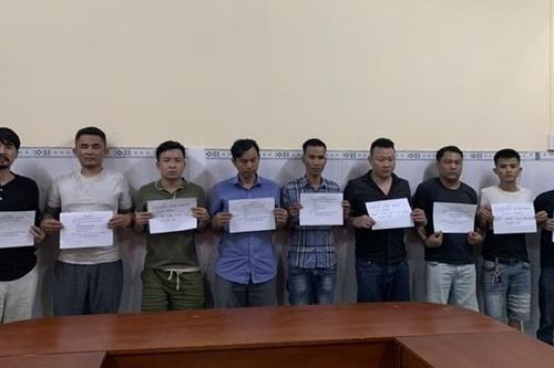 Tạm giữ 8 đối tượng cưỡng đoạt tài sản và giữ người trái pháp luật