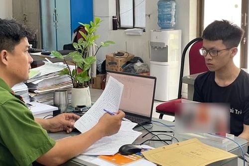 Cô gái ngậm quả đắng vì thế chấp 'ảnh nóng' để vay nóng