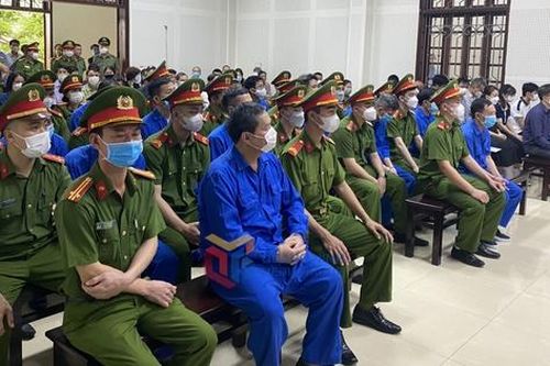 Quảng Ninh: Xét xử cựu Chủ tịch thành phố Hạ Long cùng 27 bị cáo khác