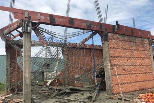 Sập giàn giáo, 2 người thương vong ở Bình Định
